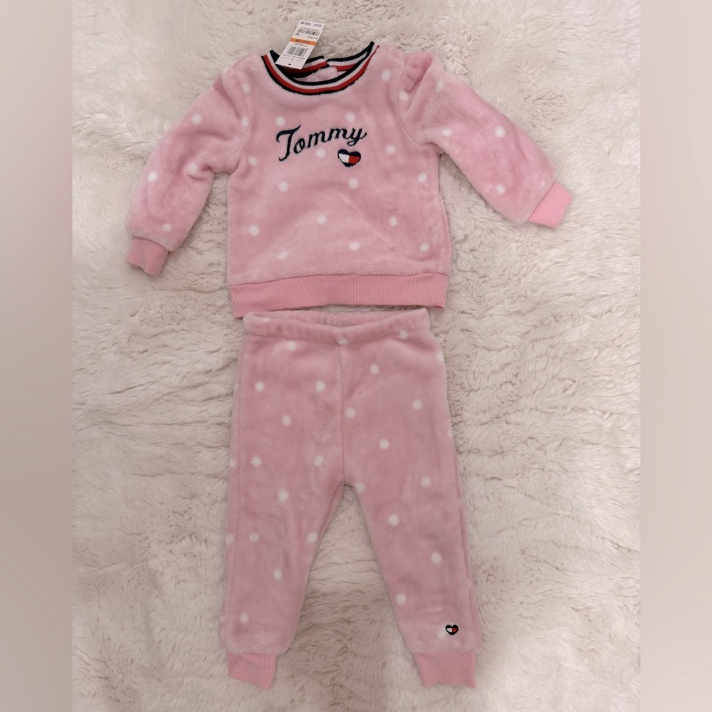 NWT-Tommy hilfiger plush 2-pcs set-12M